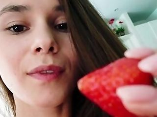 Damsel Uses Strawberries To Stimulate Her Warm Cunt