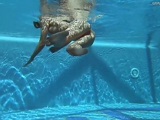 Attractive Nude Bombshell Irina Russaka Luvs Swimming In Erotic Mode