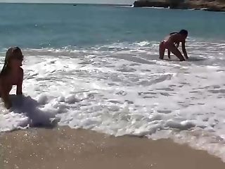 Skinny Naked Femmes On The Beach